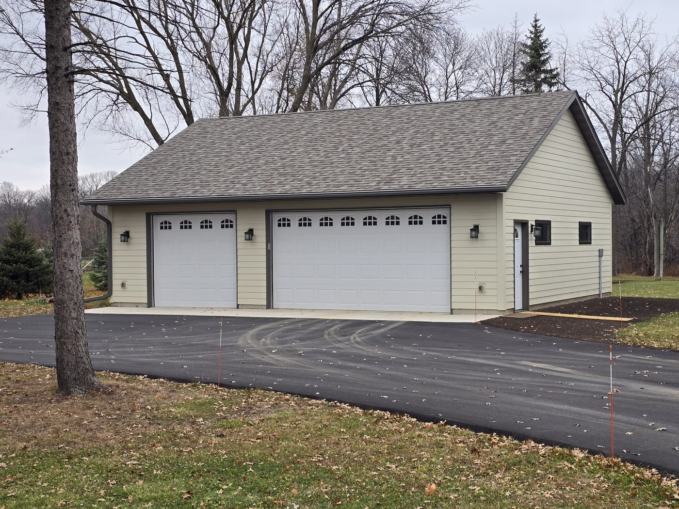 Three-stall garage addition, Farmington MN by BN Builders